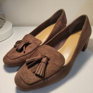 CM Brown faux  suede pumps heeled....size 9M